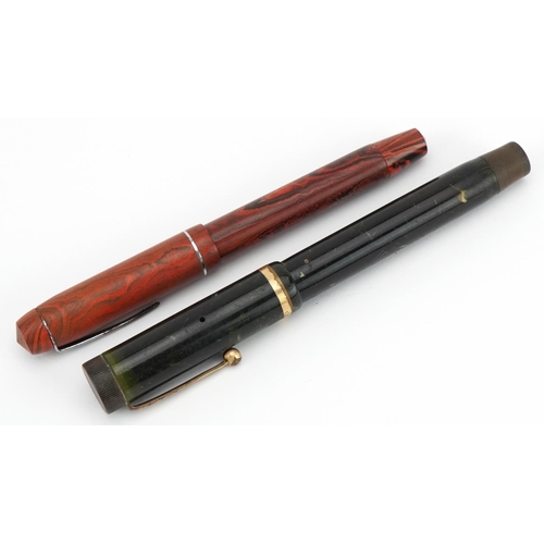 367 - Vintage Parker Duofold Lucky Curve fountain pen and a brown ripple fountain pen with 14ct gold nib