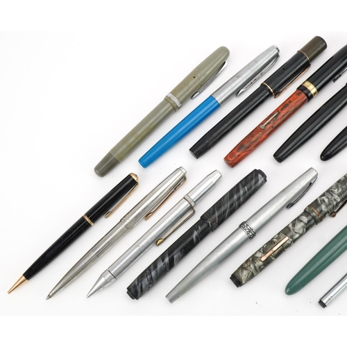 373 - Vintage and later fountain and ballpoint pens including Parker Junior, 5th Avenue and Parker Vacumat... 