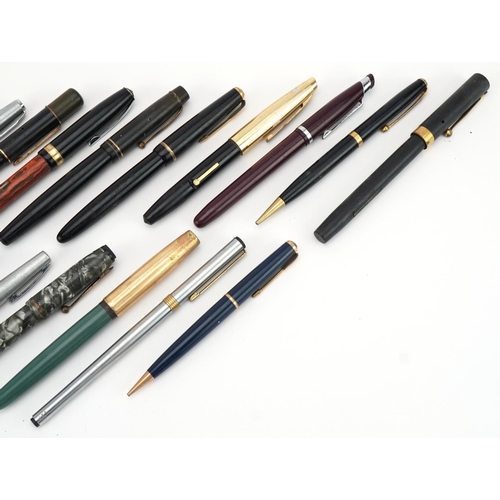 373 - Vintage and later fountain and ballpoint pens including Parker Junior, 5th Avenue and Parker Vacumat... 