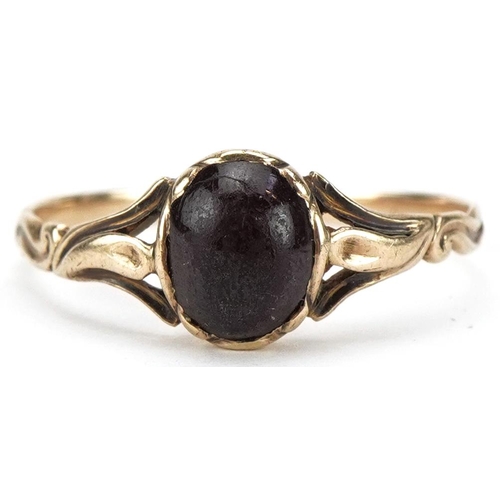 3218 - Antique unmarked gold cabochon garnet ring, tests as 9ct gold, size N, 1.1g