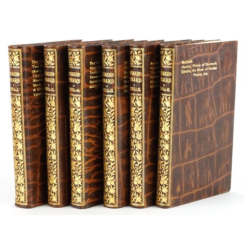 790 - Box set of The Bijou Shakespeare, The Complete Works with mock crocodile leather bound covers and ma... 
