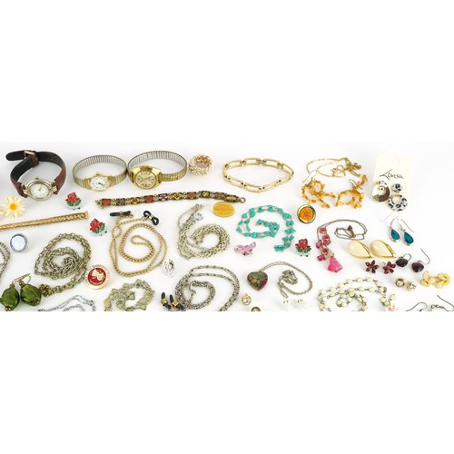 3805 - Assorted vintage costume jewellery