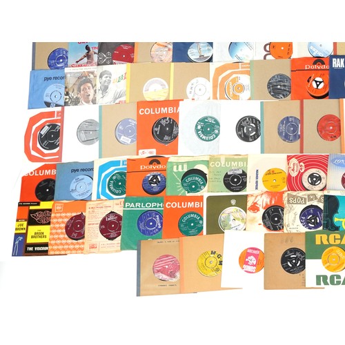 926 - 45rpm records including Rolf Harris, Pat Boone, Roger Whittaker and Rod Stewart