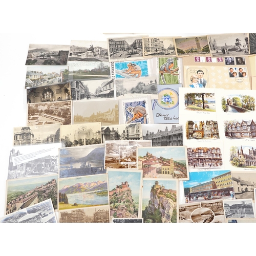 829 - Assorted ephemera including miniature children's books, postcards and Historic Cars coin set