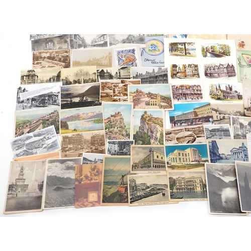 829 - Assorted ephemera including miniature children's books, postcards and Historic Cars coin set