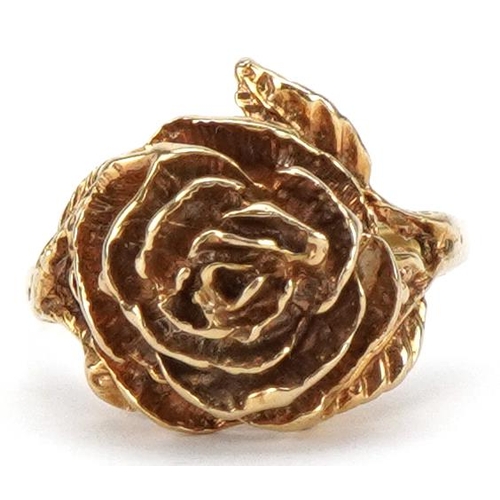 3231 - 9ct gold rose head ring, size O, 4.2g