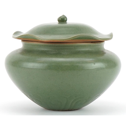 1529 - Korean porcelain jar and cover having a green glaze, 16cm high x 19cm in diameter