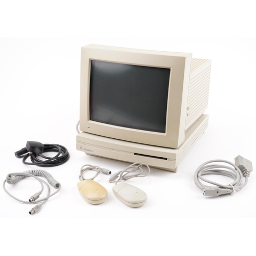 1546 - Vintage Apple Macintosh LC computer with monitor and two mouses, model number M0350