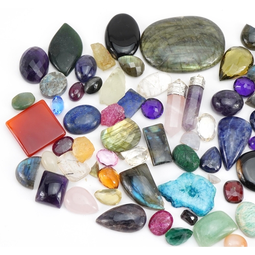 2556 - Collection of semi precious stones including rose quartz, lapis lazuli, amethyst, opal and citrine