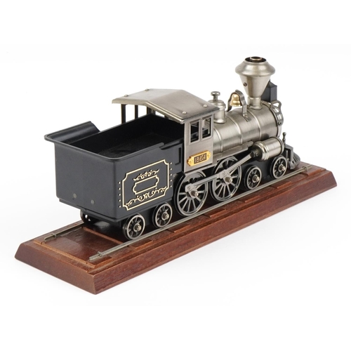 1748 - Vintage railwayana interest electric locomotive smoking set with box, the box 33cm wide