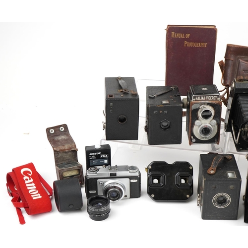 1359 - Collection of vintage and later cameras and cases including AGFA, Voigtlander, Kodak, Halina-Viceroy... 