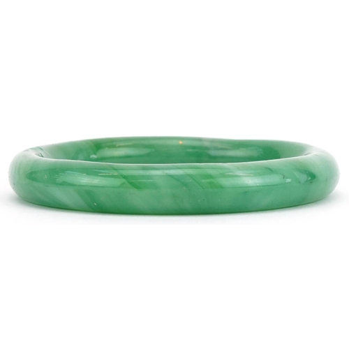 1633 - Chinese jade style bangle