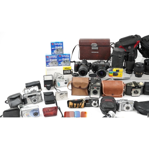 1360 - Vintage and later cameras and accessories including Pentax P30T, Nikon D60 and Makinon