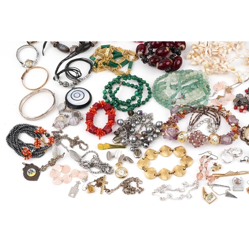 2565 - Vintage and later costume jewellery, some silver, including a Victorian cameo brooch, amber coloured... 