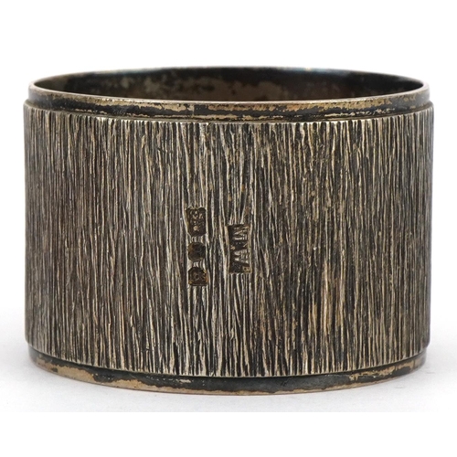 1592 - Mappin & Webb heavy silver naturalistic napkin ring, London 1976, 4.6cm in diameter, 57.0g