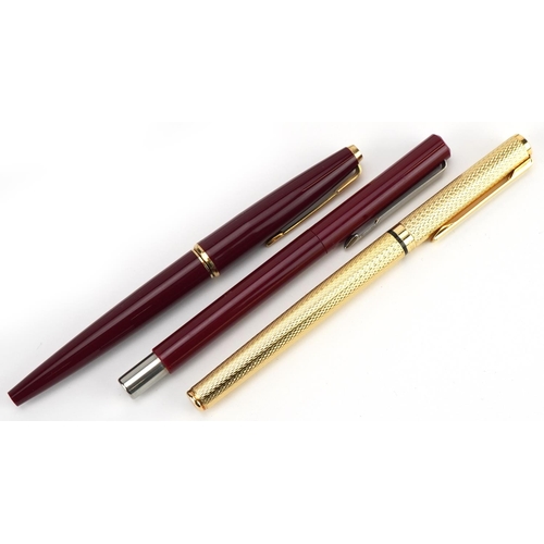 1439 - Pens including Parker 45 De-Luxe fountain