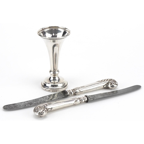 1612 - Miniature silver trumpet shaped bud vase and a pair of silver handled pistol grip butter knives by M... 