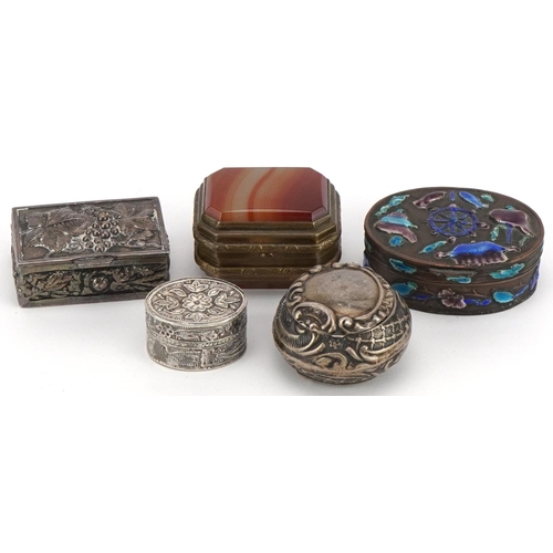 360 - Five antique and later patch boxes, and pillboxes, some silver, including one Chinese Canton enamell... 