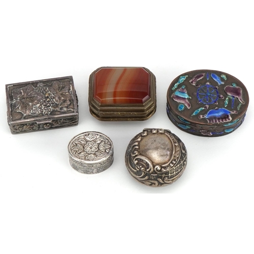 360 - Five antique and later patch boxes, and pillboxes, some silver, including one Chinese Canton enamell... 