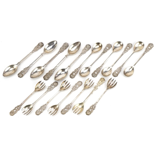 356 - Eighteen 800 grade silver forks and spoons with naturalistic terminals, 12.5cm in length, 290.0g