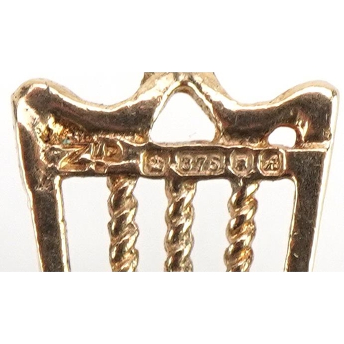 2092 - 9ct gold rocking chair charm, 2.4cm high, 2.3g