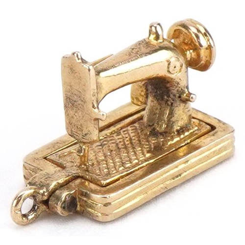 2104 - 9ct gold opening sewing machine charm, 1.9cm in length, 3.8g