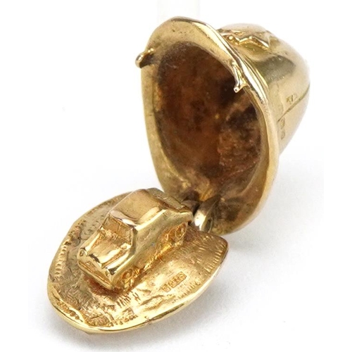 2077 - 9ct gold opening policeman's helmet charm, 1.4cm high, 4.3g