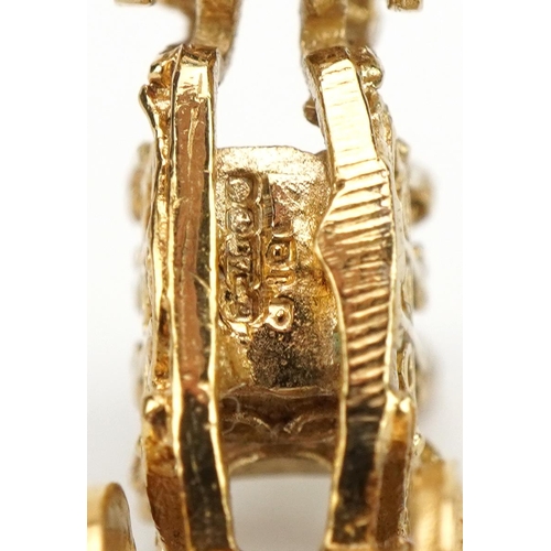 2096 - 9ct gold coronation coach charm, 2.1cm in length, 3.1g