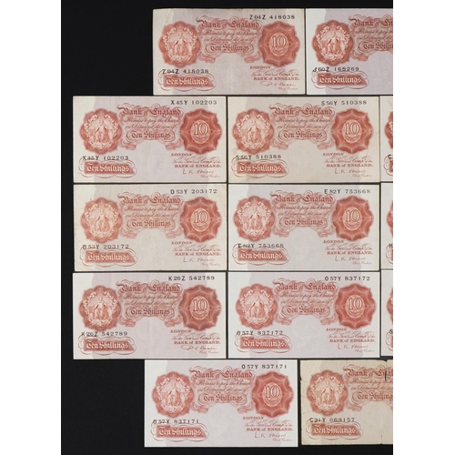 862 - Eighteen Bank of England ten shilling banknotes, some consecutive serial numbers, various Chief Cash... 