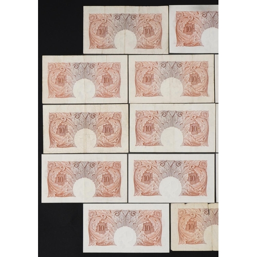 862 - Eighteen Bank of England ten shilling banknotes, some consecutive serial numbers, various Chief Cash... 