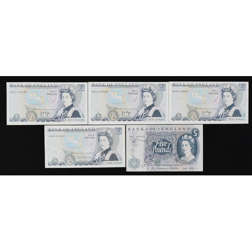 860 - Five Elizabeth II Bank of England five pound banknotes, three with consecutive serial numbers compri... 