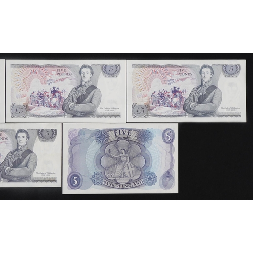 860 - Five Elizabeth II Bank of England five pound banknotes, three with consecutive serial numbers compri... 