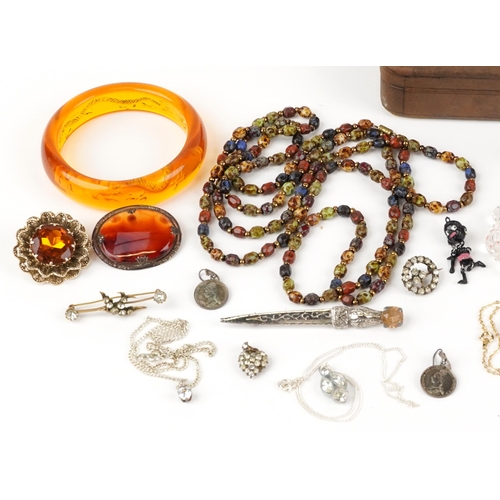 2570 - Vintage and later jewellery, some silver, including crystal necklaces, threepenny bit earrings, broo... 