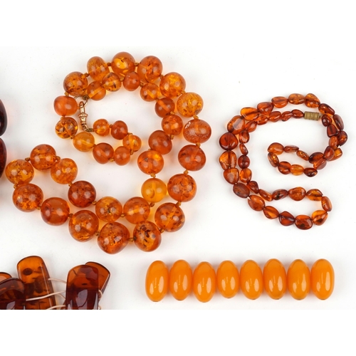 2547 - Amber coloured jewellery comprising three necklaces, bracelet and loose beads, total 222.0g