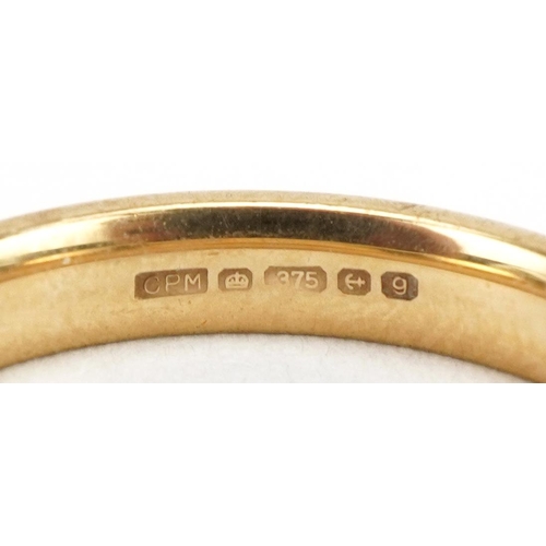 2072 - 9ct gold wedding band, size J, 2.7g