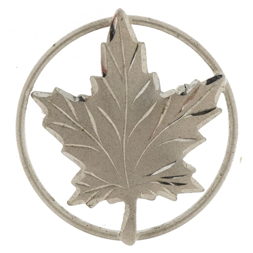 2148 - Sterling silver maple leaf brooch, 2.7cm high, 2.7g