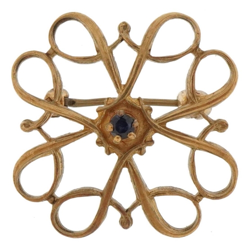 2194 - 9ct gold sapphire openwork brooch, 2cm x 2cm, 1.8g