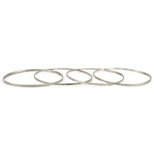 2170 - Four silver bangles, 6.5cm in diameter, 14.8g