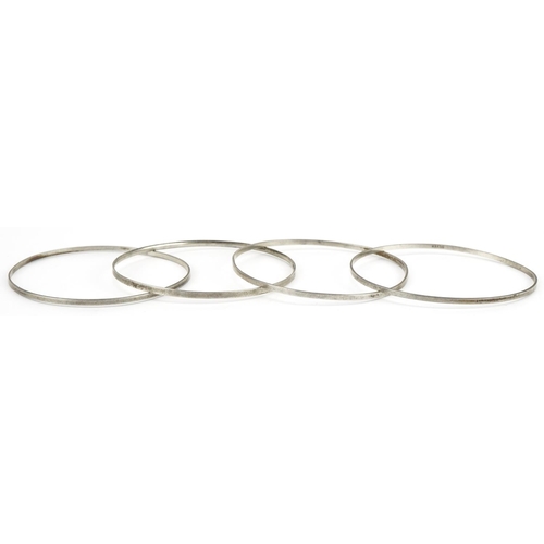 2170 - Four silver bangles, 6.5cm in diameter, 14.8g