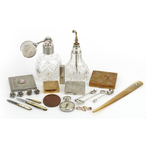 454 - Objects and vanity items including a Scottish horn letter opener with applied gun metal thistle, yel... 