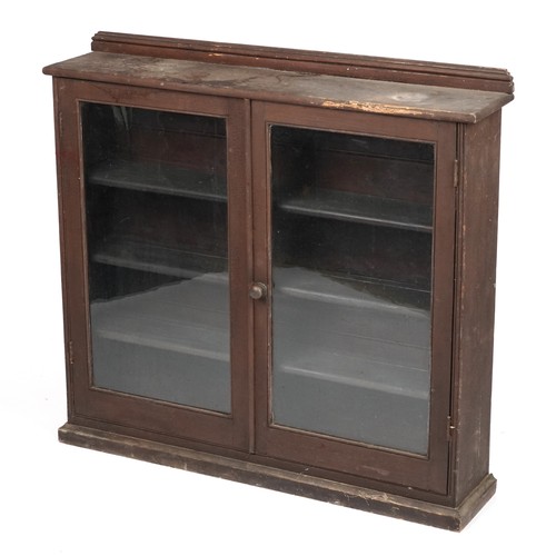 1036 - Victorian bookcase enclosing three shelves, 104cm H X 111.5cm W X 23cm D