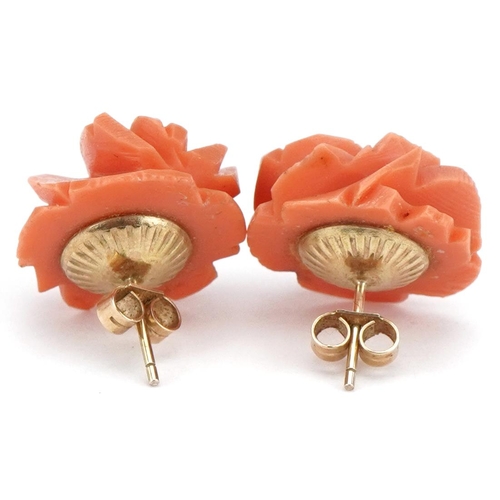 566 - Pair of yellow metal coral design flower head stud earrings, 1.8cm in diameter, 4.0g