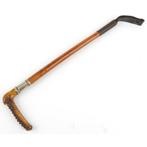 667 - Victorian malacca riding crop with staghorn handle, 57cm in length