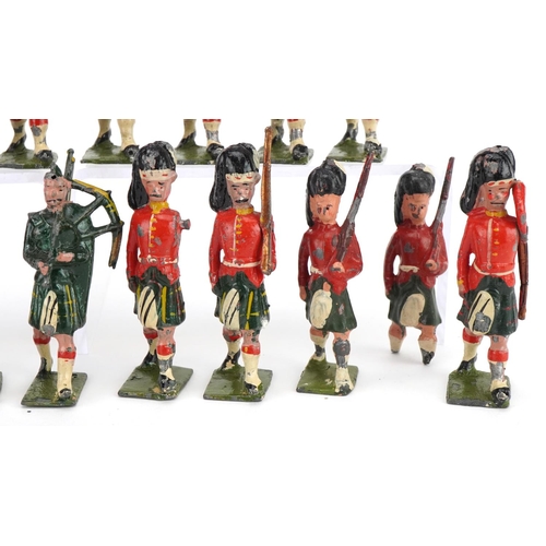 1131 - Nineteen Britains hand painted lead Gordon Highlanders soldiers and piper, some with articulated arm... 