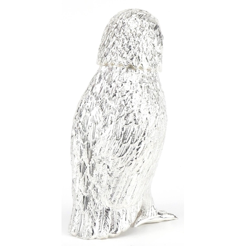 2566 - Large silver plated caster in the form of an owl with beaded eyes, 15cm high