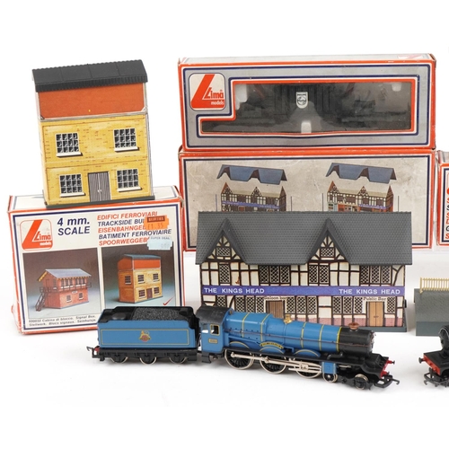 1146 - Lima and Hornby OO gauge model railway, some with boxes, including King Charles II locomotive with t... 