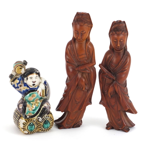 2517 - Pair of Chinese carved wood figures of Guanyin and a Japanese porcelain figure of a man holding a sa... 