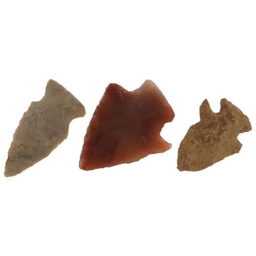 421 - Three Stone Age style carved flint arrowheads, the largest 4cm in length