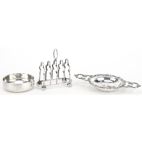 491 - Silver objects comprising twin handled tea strainer by William Comyns, circular dish by Alfred Dunhi... 