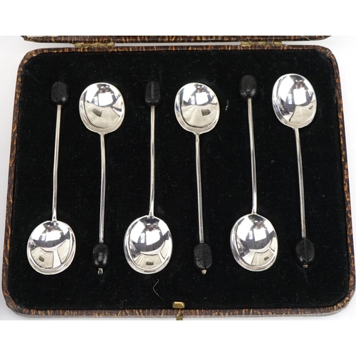 399 - Thomas Bradbury & Sons Ltd, set of six silver teaspoons with lion terminals and a set of six silver ... 